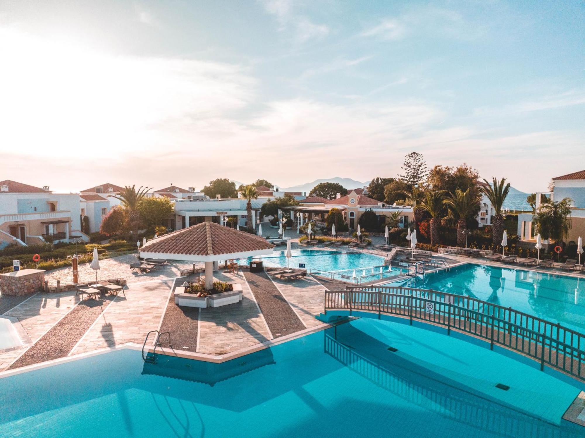 Neptune Luxury Resort Мастрихари Екстериор снимка